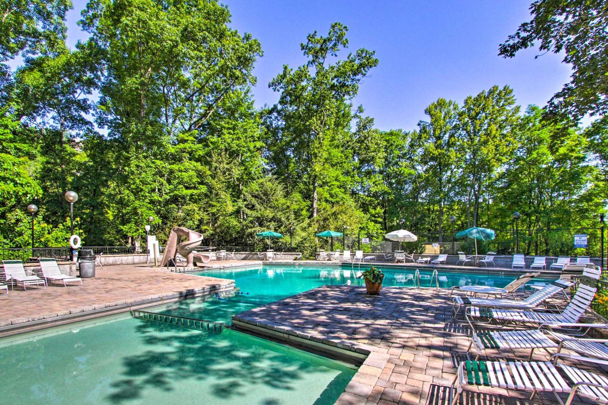 Gatlinburg Vacation Rental Balcony With Hot Tub! Extérieur photo