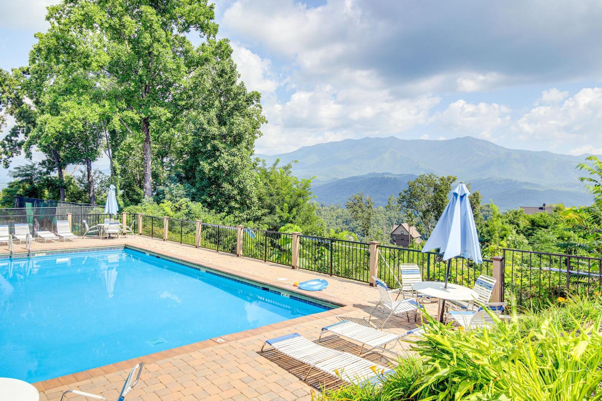 Gatlinburg Vacation Rental Balcony With Hot Tub! Extérieur photo